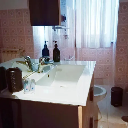 Graziosa Casetta Vicino Alla Metro Apartmán