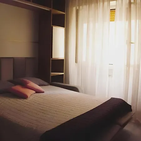 Graziosa Casetta Vicino Alla Metro Apartmán *